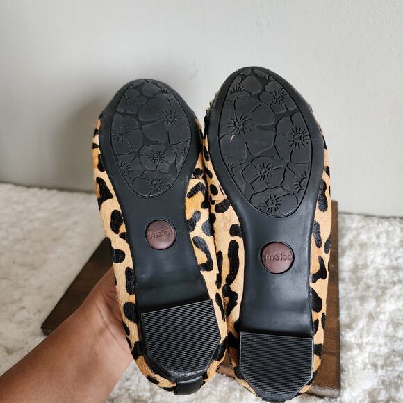 Me Too Leopard Krave with Studded Flats in Gold/Black Women's Size 6M - Picture 7 of 11